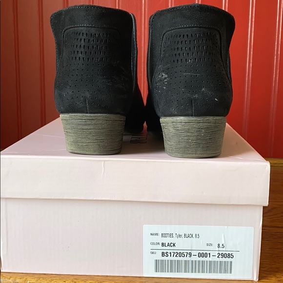 🖤JustFab Tyler cur-out booties🖤 - Picture 6 of 10